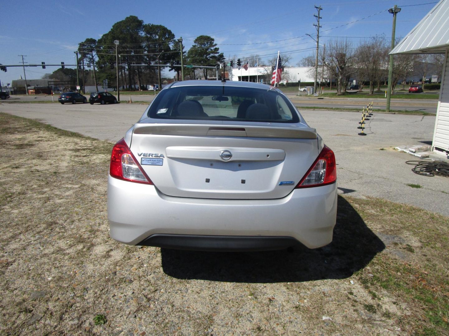 2015 Silver Nissan Versa 1.6 S 5M (3N1CN7AP9FL) with an 1.6L L4 DOHC 16V engine, 5-Speed Automatic transmission, located at 2553 Airline Blvd, Portsmouth, VA, 23701, (757) 488-8331, 36.813889, -76.357597 - Down Payment: $499 Weekly Payment: $90 APR: 23.9% Repayment Terms: 42 Months ***CALL ELIZABETH SMITH - DIRECTOR OF MARKETING @ 757-488-8331 TO SCHEDULE YOUR APPOINTMENT TODAY AND GET PRE-APPROVED RIGHT OVER THE PHONE*** - Photo#6